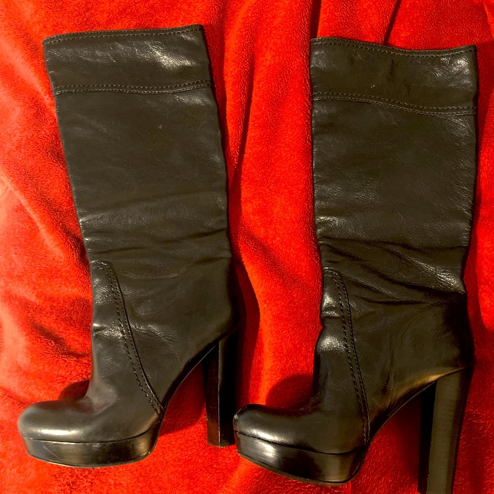 Calf-boots in black leather